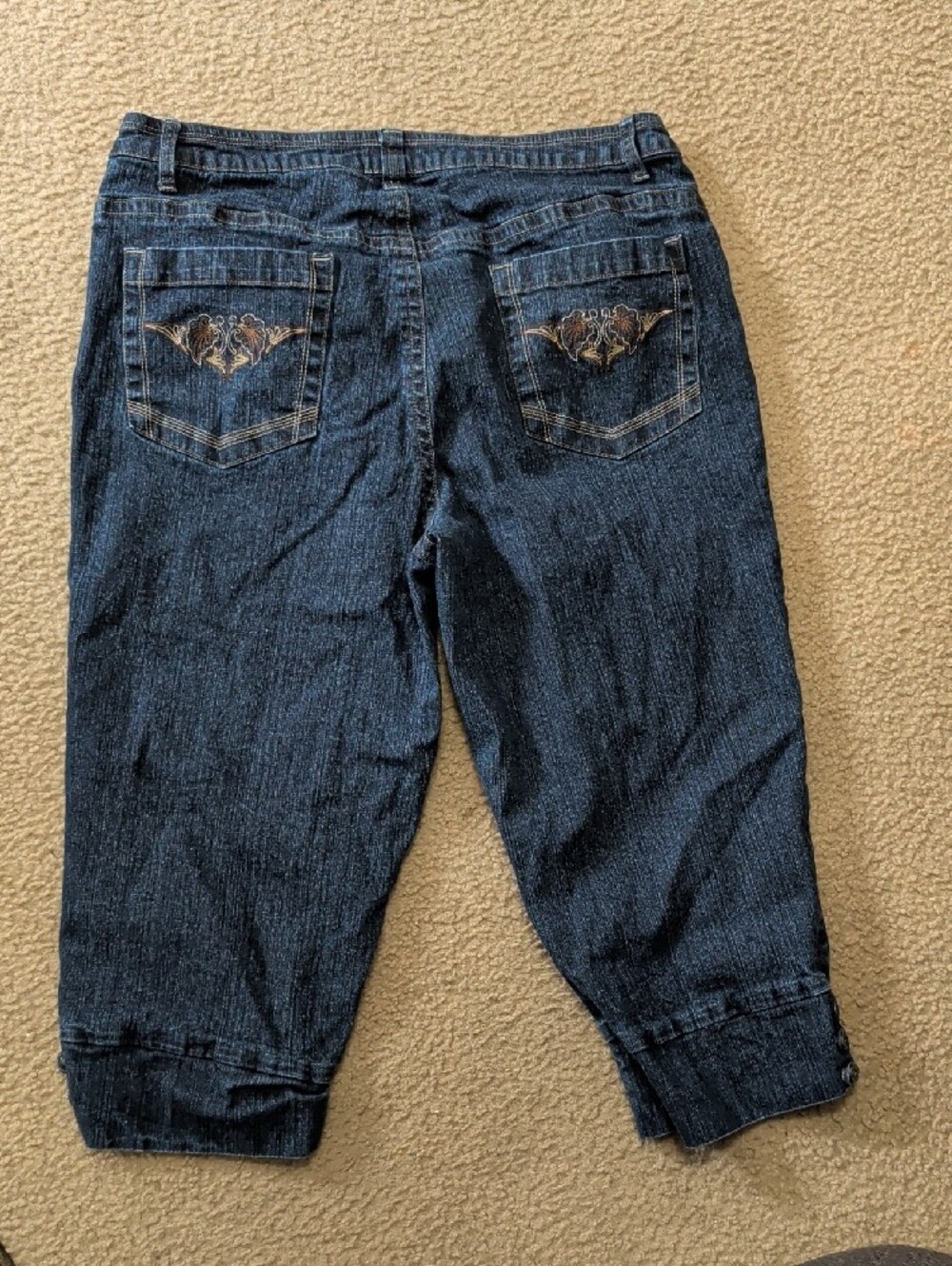 Levi's Black-Blue Denim Cropped Capri Jeans - Picture 2 of 4